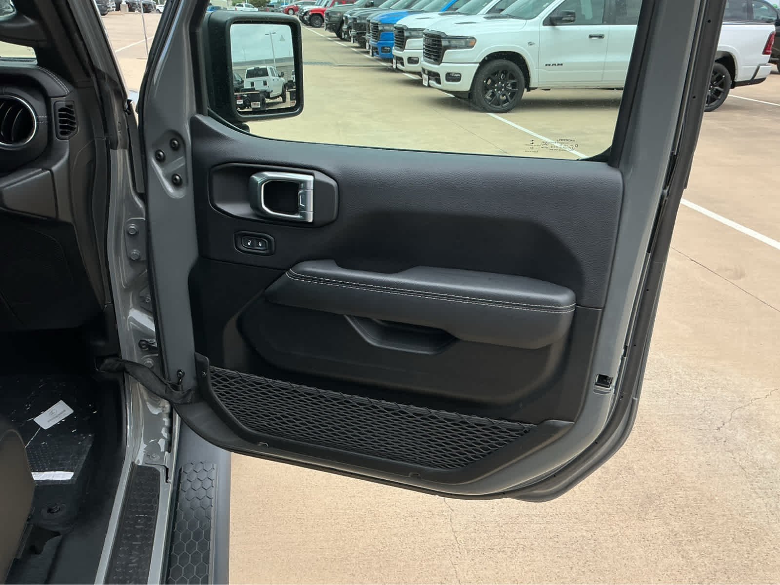 Used 2022 Sting-Gray Clearcoat Jeep Unlimited Sahara image 22