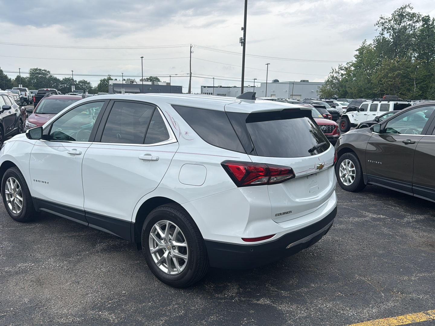 Used 2024 Summit White Chevrolet LT image 6