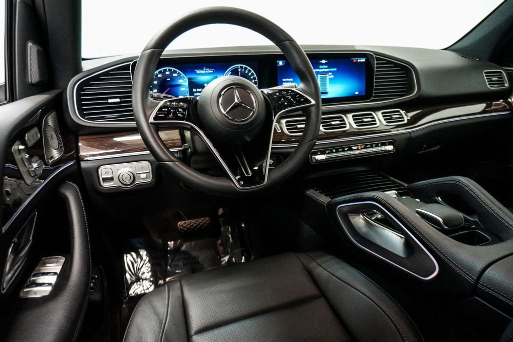 Used 2025 Black Mercedes-Benz GLE 450e image 13
