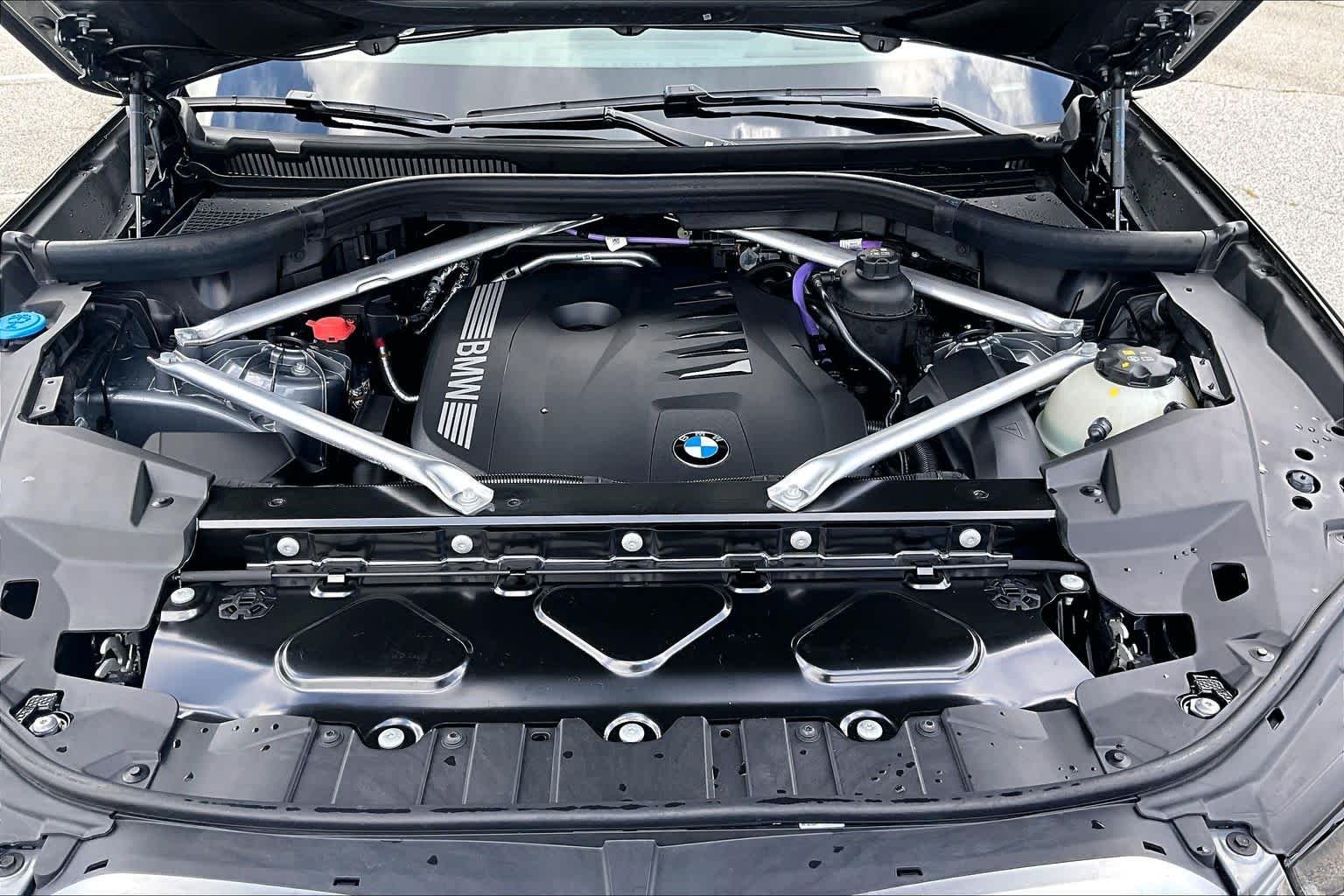 Used 2025 Skyscraper Grey Metallic BMW sDrive40i image 32