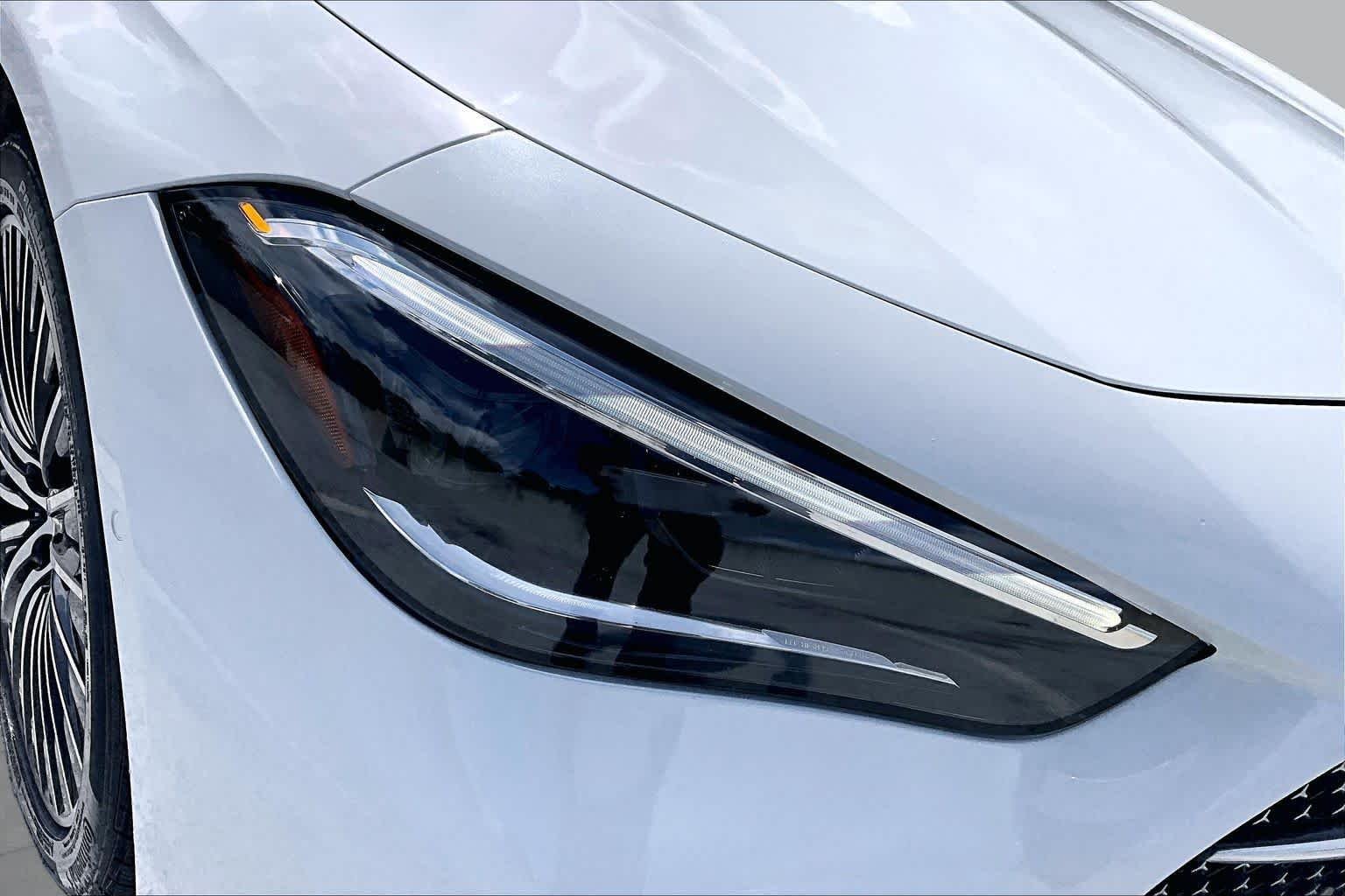 Used 2024 MANUFAKTUR Moonlight White Metallic Mercedes-Benz CLE 300 image 26