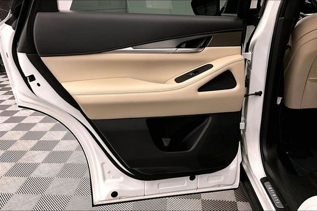 Used 2024 Majestic White INFINITI LUXE image 23