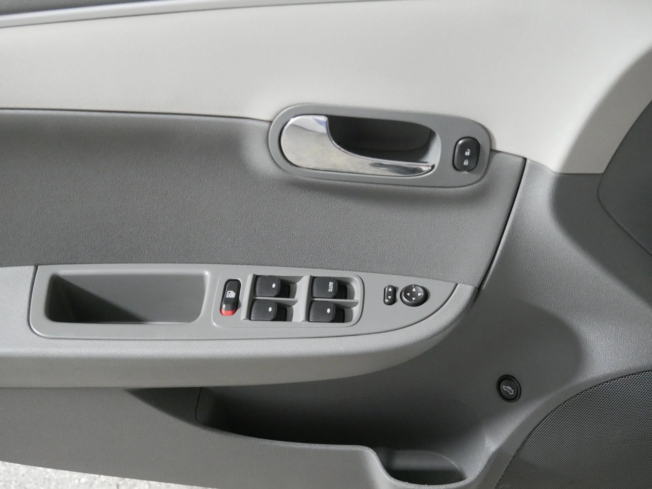 Used 2011 Summit White Chevrolet LS w/1LS image 19