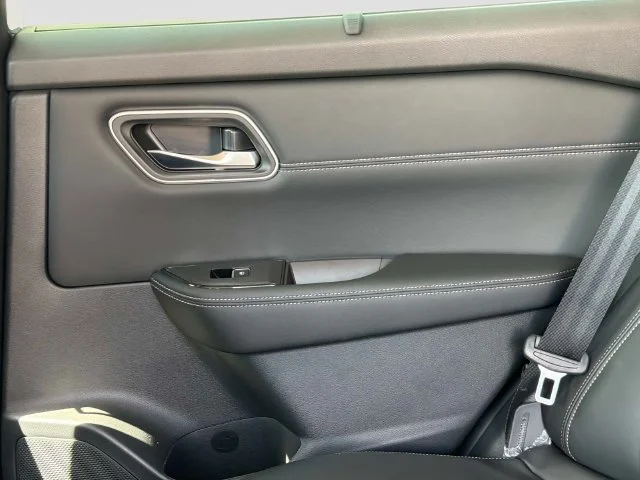 2026 Nissan Rogue Platinum - Photo 14