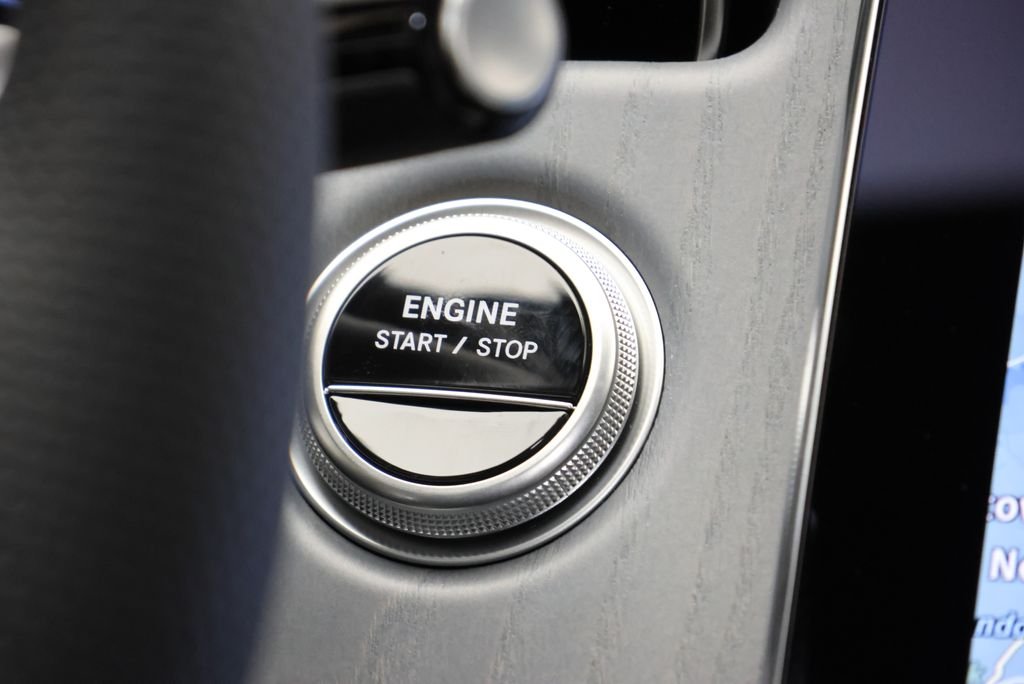 New 2027 MANUFAKTUR Moonlight White Magno Mercedes-Benz E 53 AMG® image 24