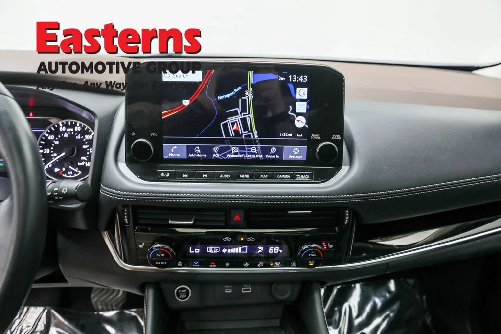 Used 2023 Gray Nissan SL image 11