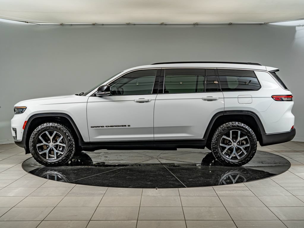 Used 2024 Bright White Clearcoat Jeep Limited image 8