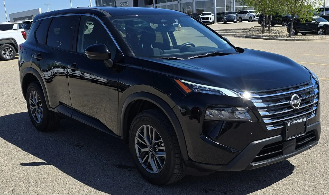 Used 2024 Black Nissan S AWD image 7