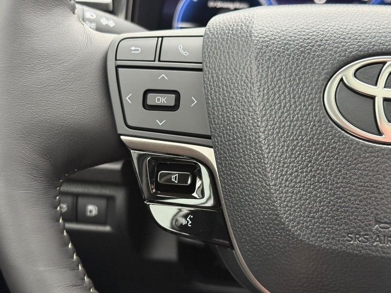 2026 Toyota Camry XSE - Photo 9