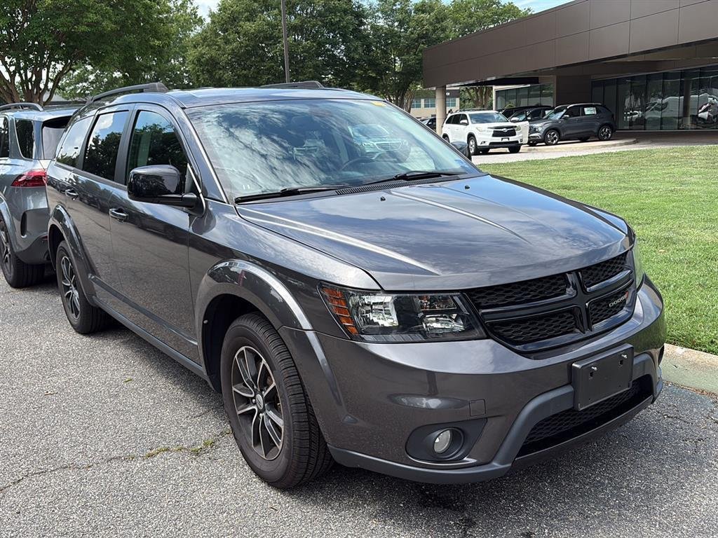 Used 2019 Granite Pearlcoat Dodge SE image 3