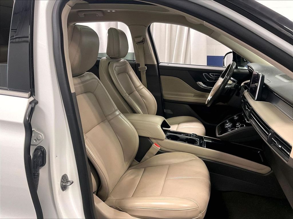 Used 2020 White Lincoln Standard image 11