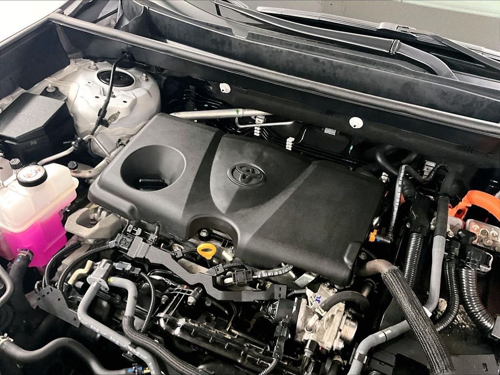 Used 2024 White Toyota XLE image 33