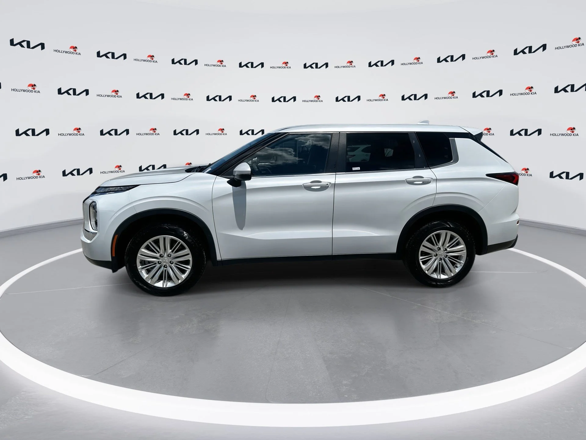 Used 2023 White Mitsubishi ES image 5