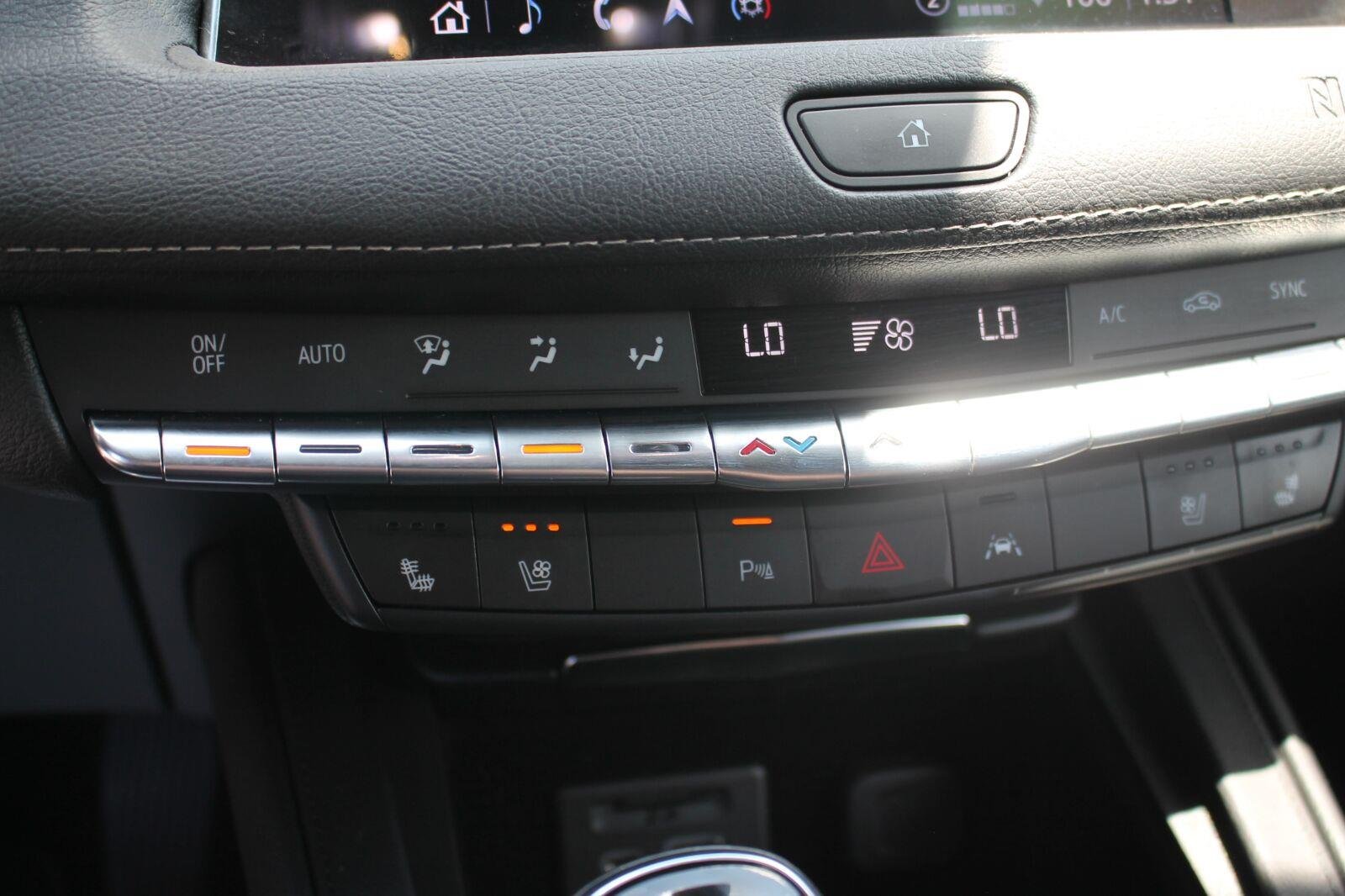 Used 2021 CRYSTAL WHITE TRICOAT Cadillac AWD Premium Luxury image 23