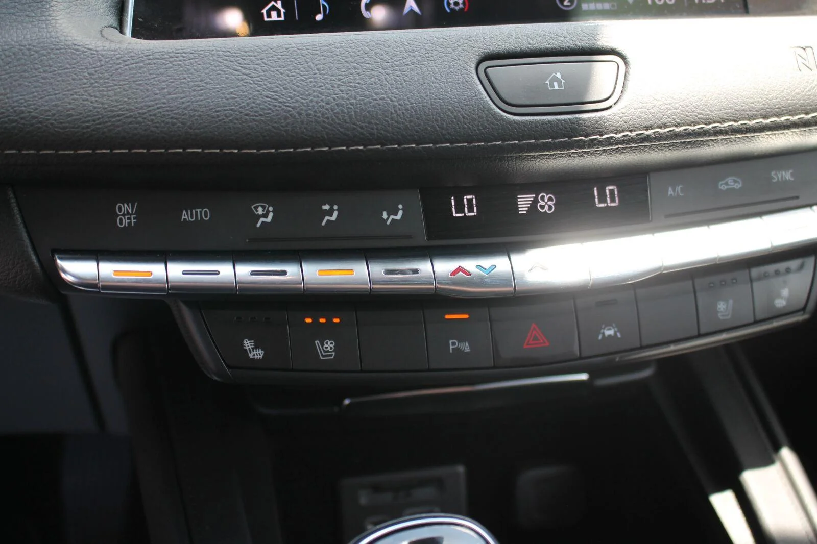 Used 2021 CRYSTAL WHITE TRICOAT Cadillac AWD Premium Luxury image 23