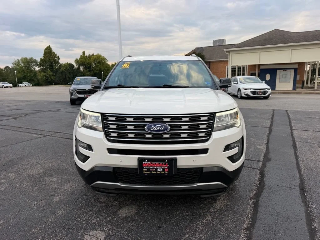 Used 2016 White Ford XLT image 2