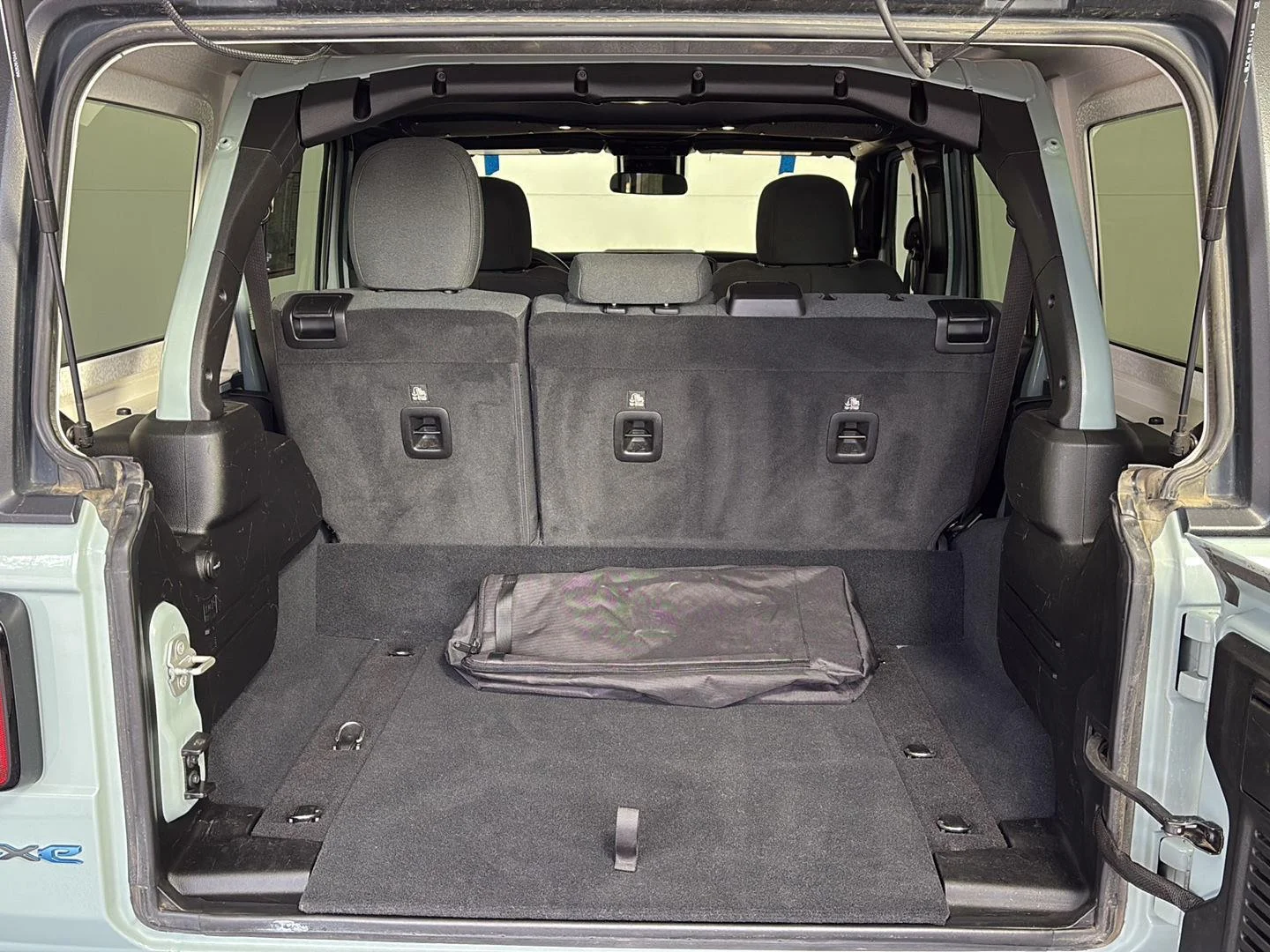 Used 2024 Earl Clearcoat Jeep Sport S image 9