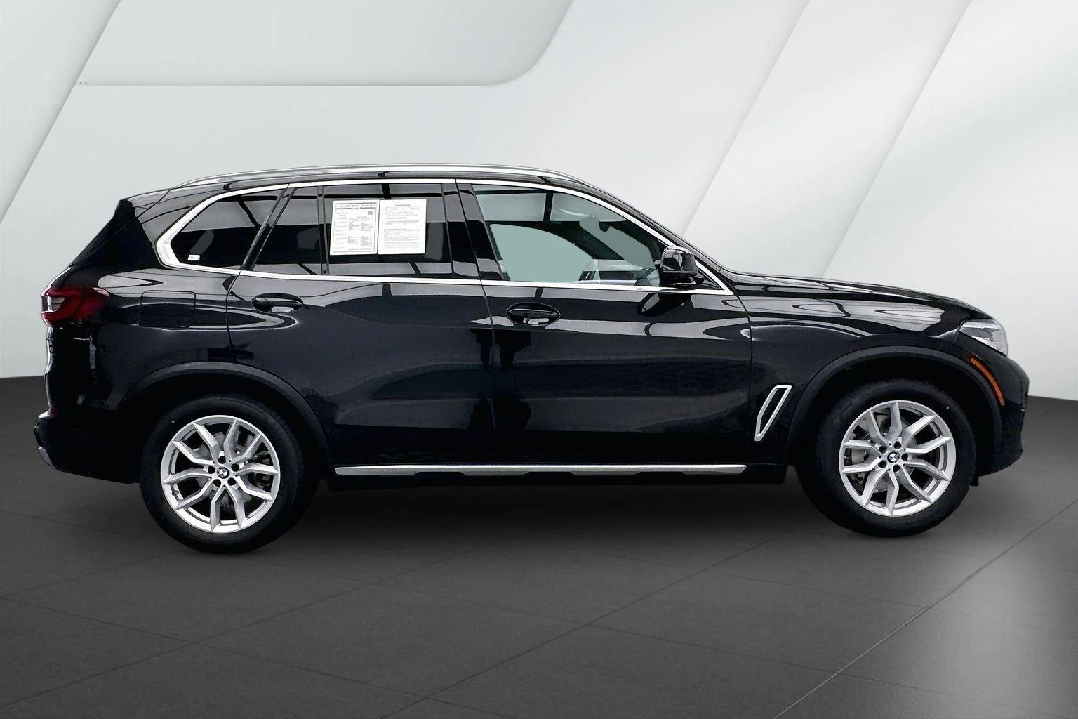 Used 2023 Black Sapphire Metallic BMW xDrive40i image 5