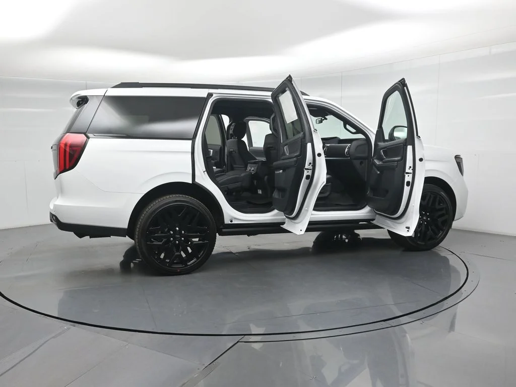 New 2026 Oxford White Ford Platinum image 3