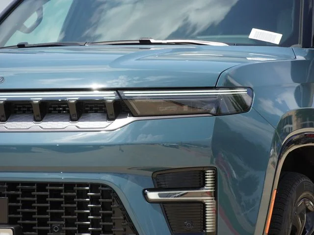New 2026 Steel Blue Exterior Paint Jeep Summit Obsidian image 4