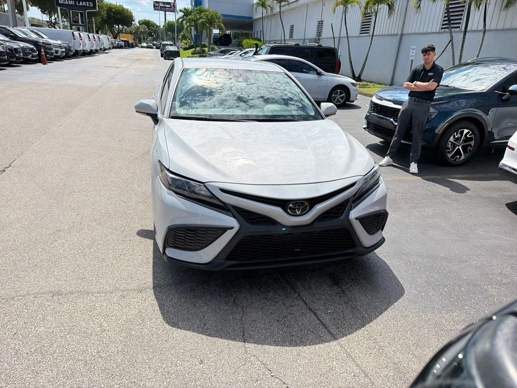 Used 2023 Ice Toyota SE image 2