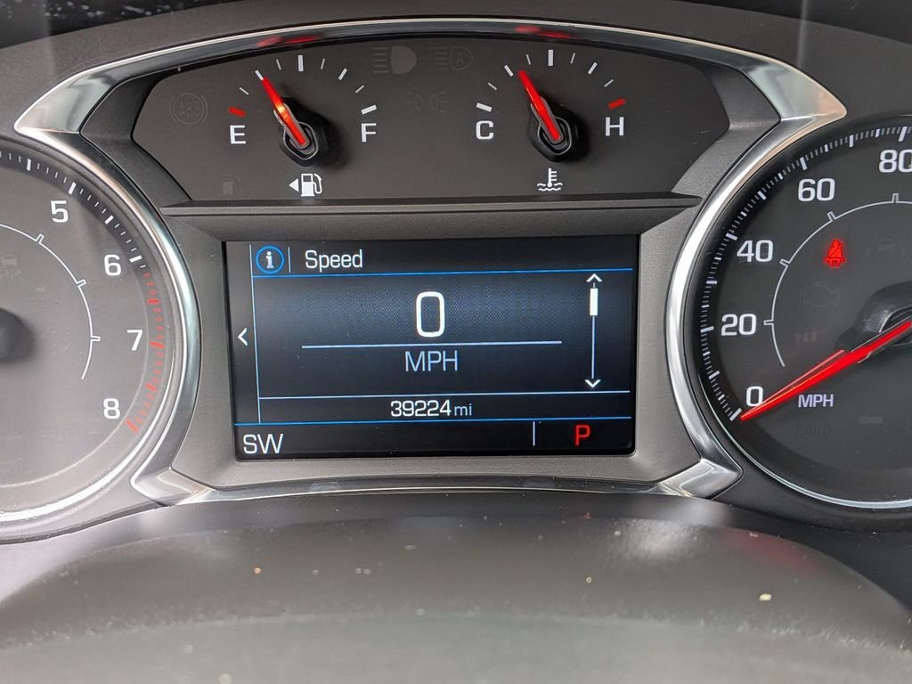 Used 2023 Silver GMC SLE image 33