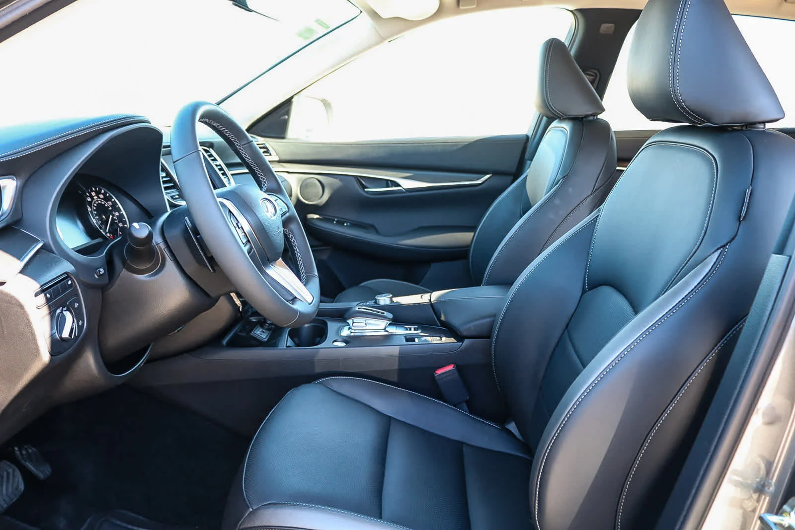 New 2025 GRAPHITE SHADOW INFINITI LUXE AWD image 19