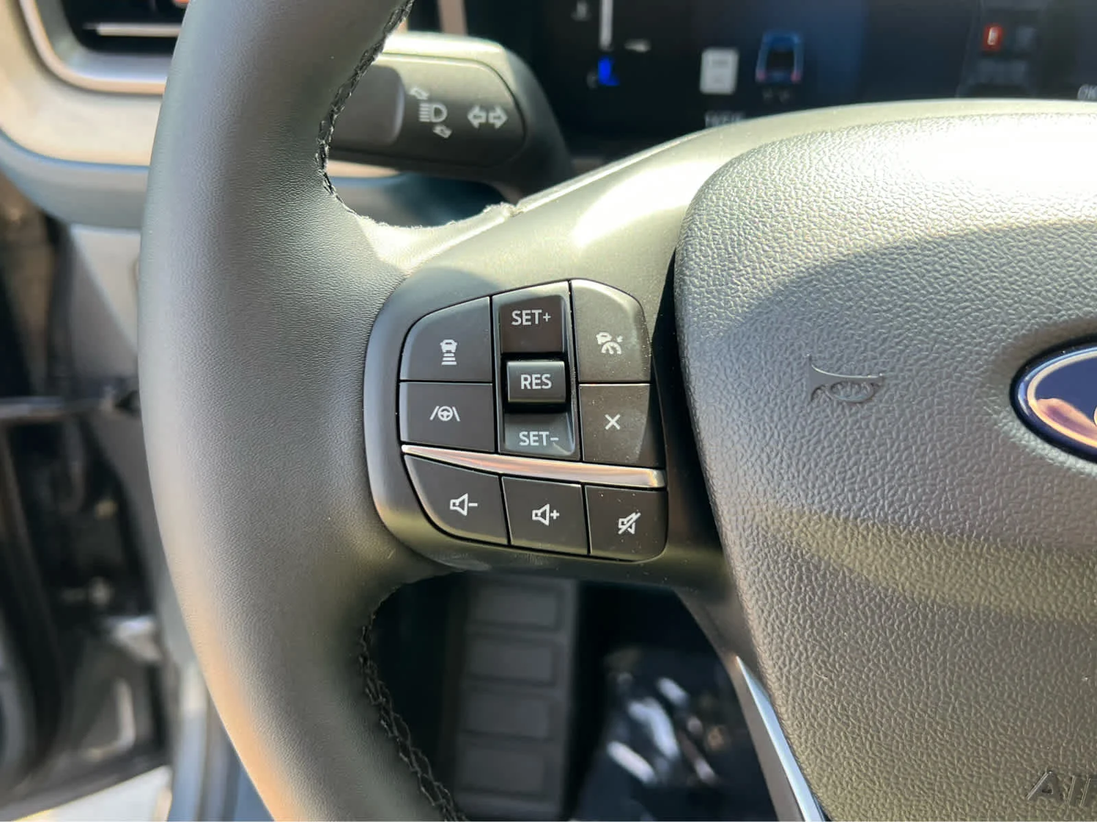 New 2026 Carbonized Gray Metallic Ford Lariat® image 33