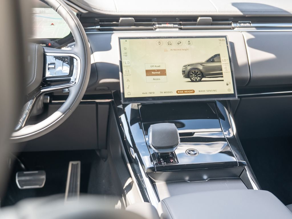 New 2026 Fuji White Land Rover Dynamic SE image 20