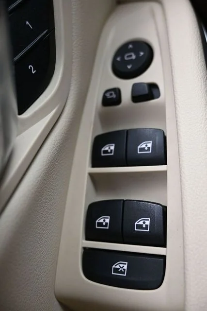 Used 2022 Black BMW 330i image 23