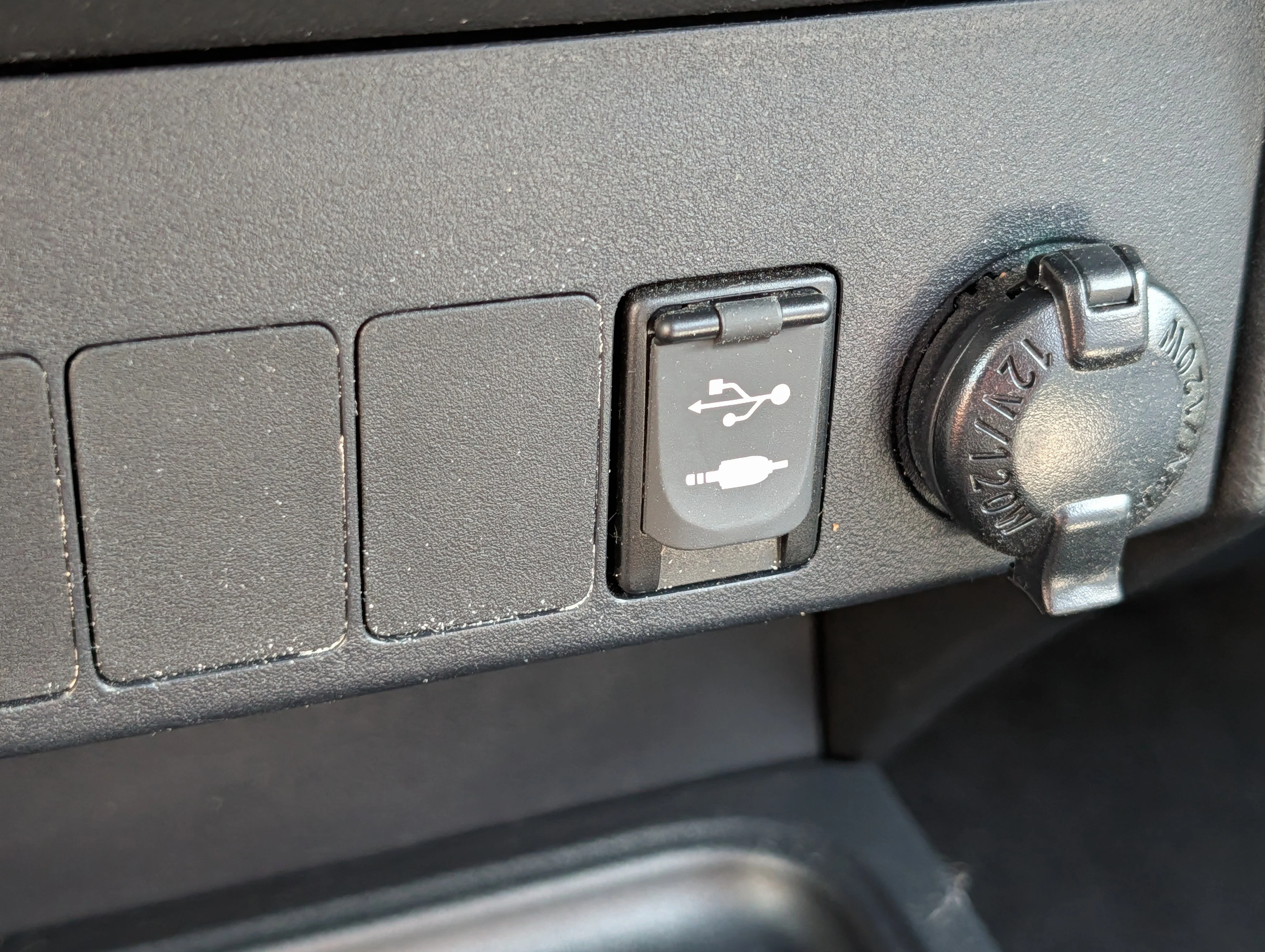 Used 2017 Magnetic Gray Metallic Toyota XLE image 33