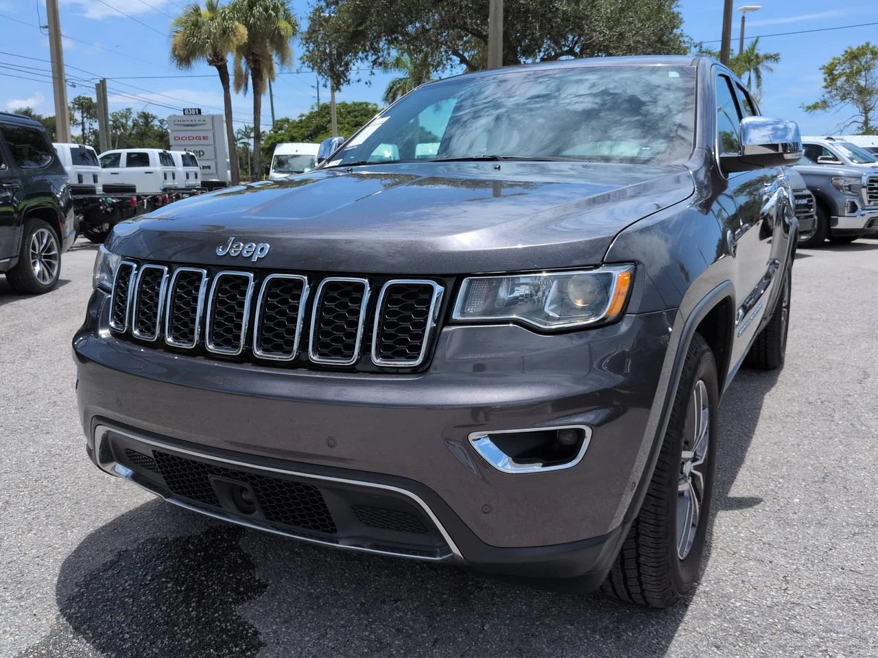 Used 2018 Granite Crystal Metallic Clearcoat Jeep Limited image 9