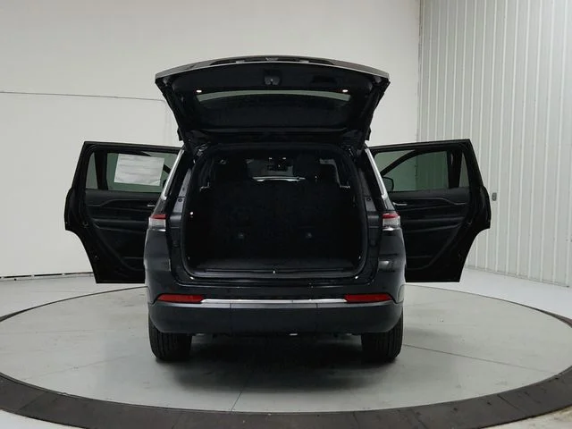 New 2026 Diamond Black Crystal Pearl-Coat Exterior Paint Jeep Laredo image 14