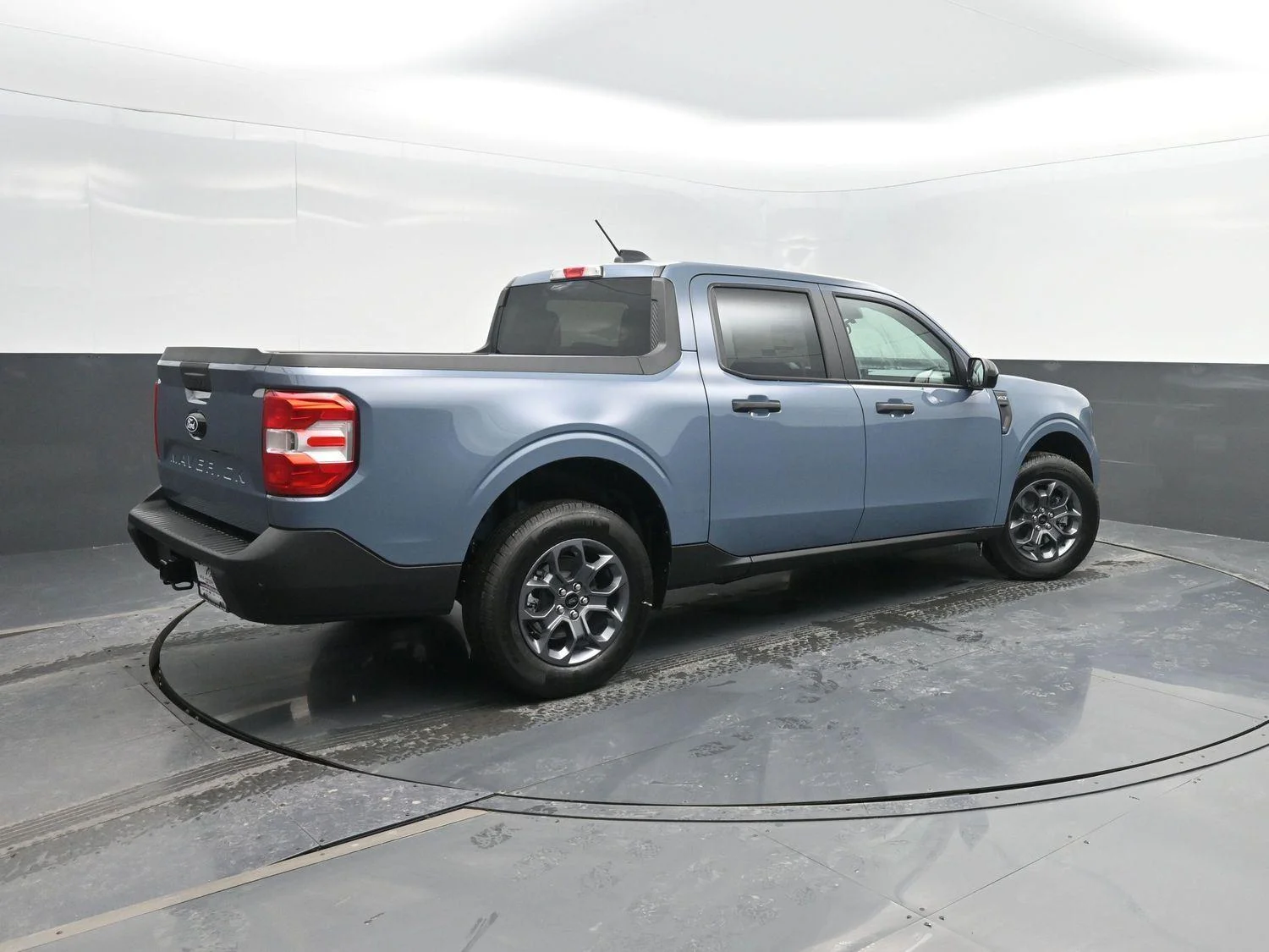 New 2026 Azure Gray Metallic Tri-Coat Ford XLT image 2