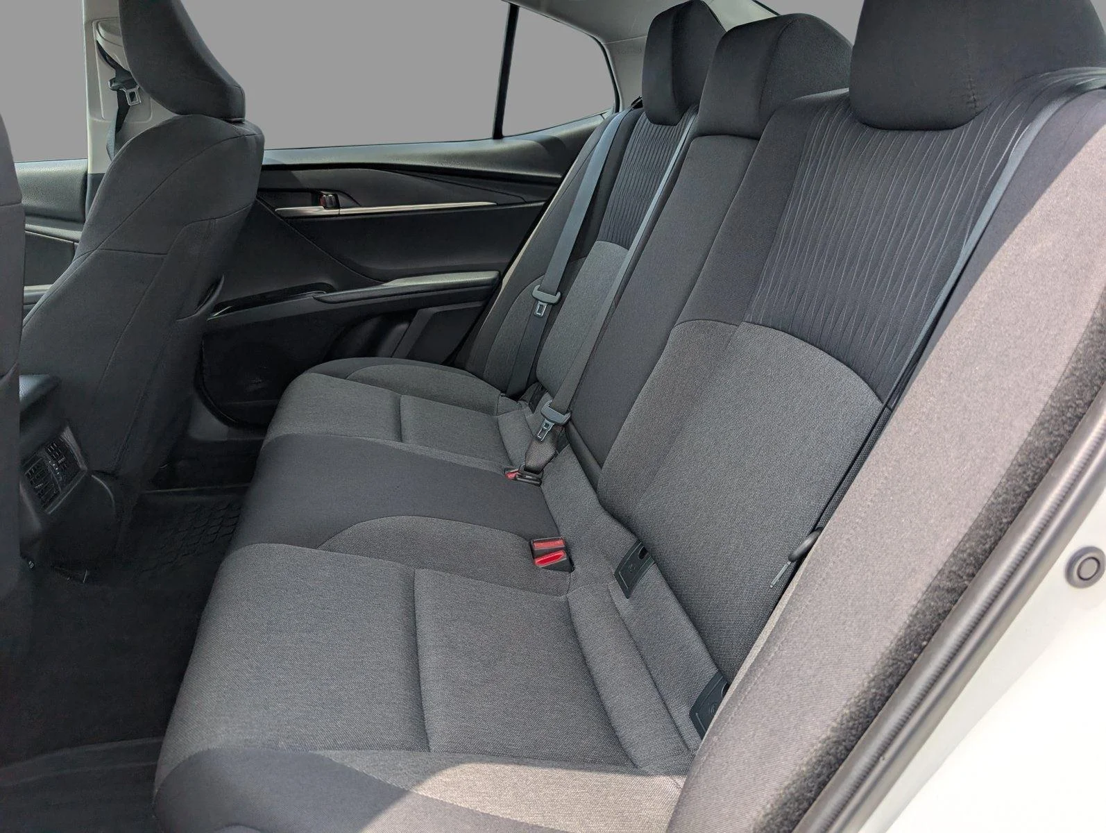 Used 2025 Ice Cap Toyota LE image 31