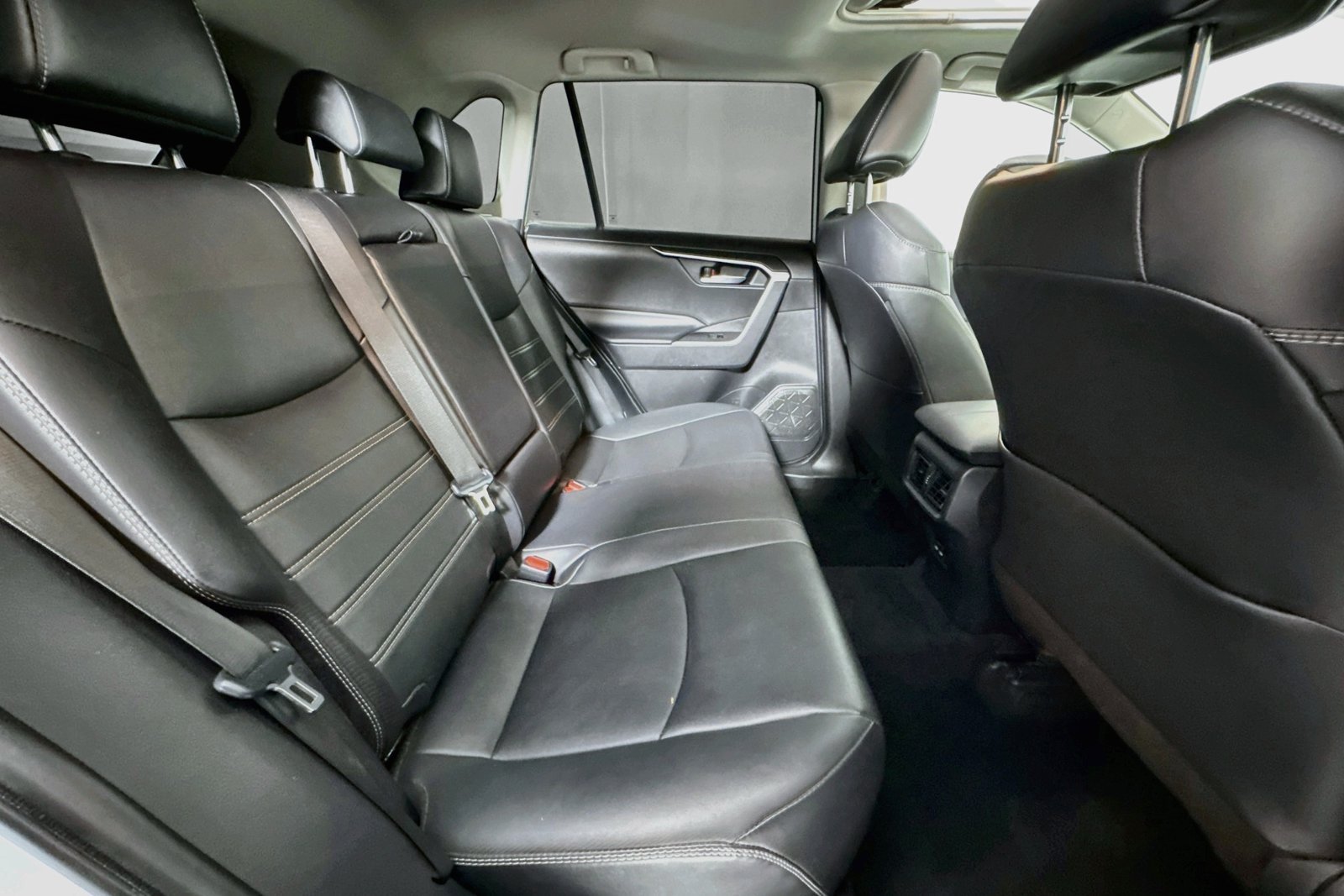 Used 2022 Blizzard Pearl Toyota XLE Premium image 25
