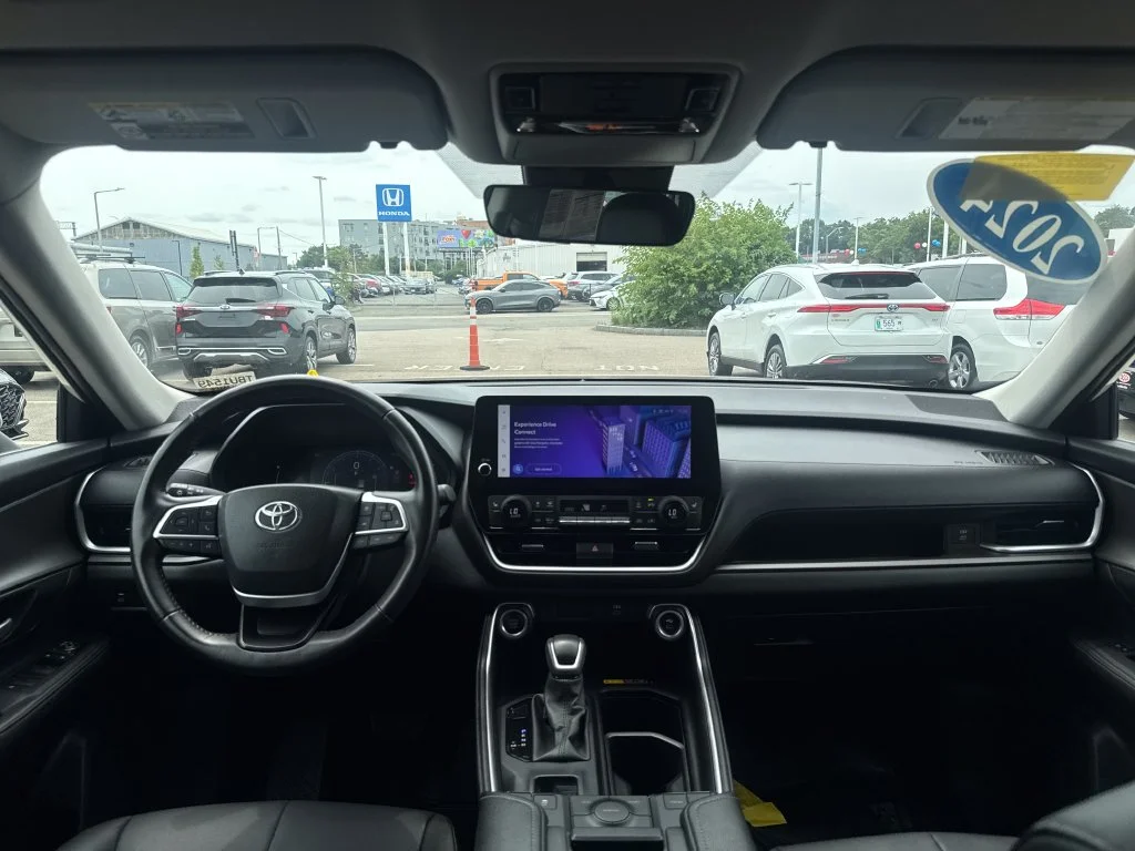 Used 2024 White Toyota XLE image 12