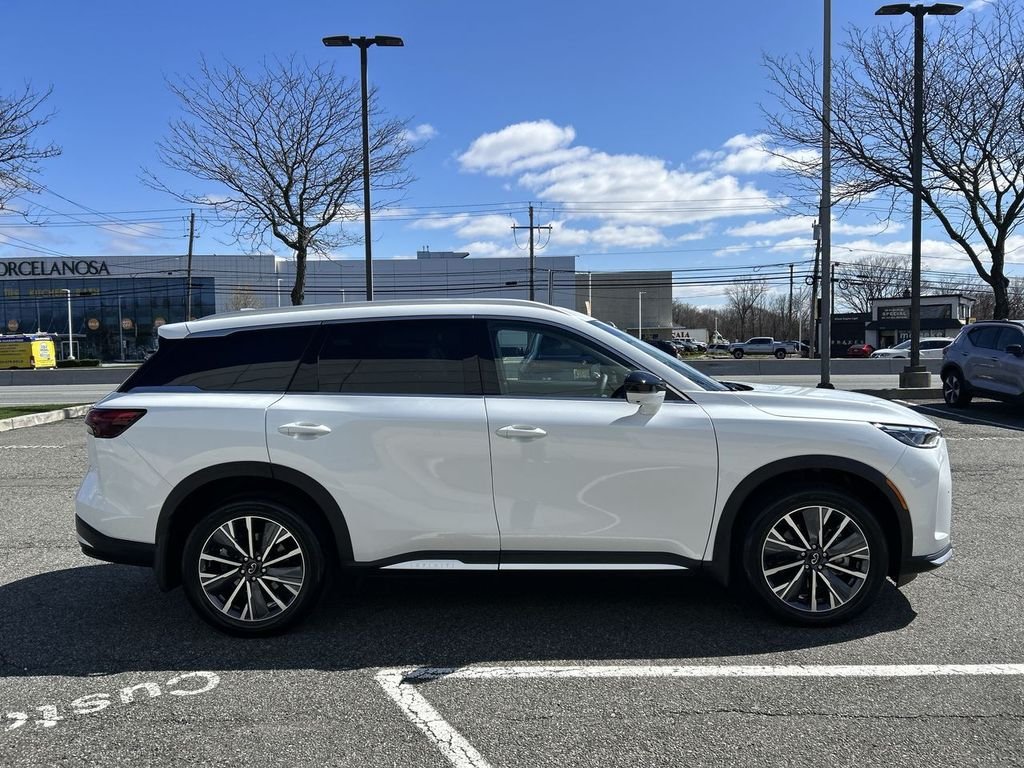 Certified Used 2026 White INFINITI LUXE image 9