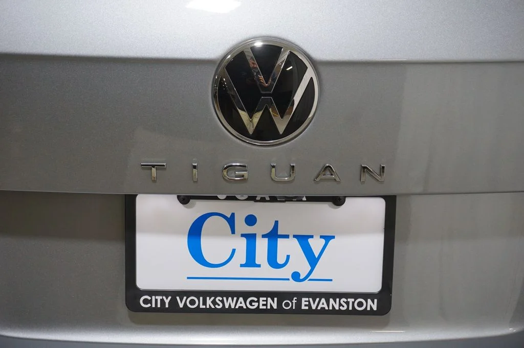 Certified Used 2022 Silver Volkswagen 2.0T SE R-Line Black image 31