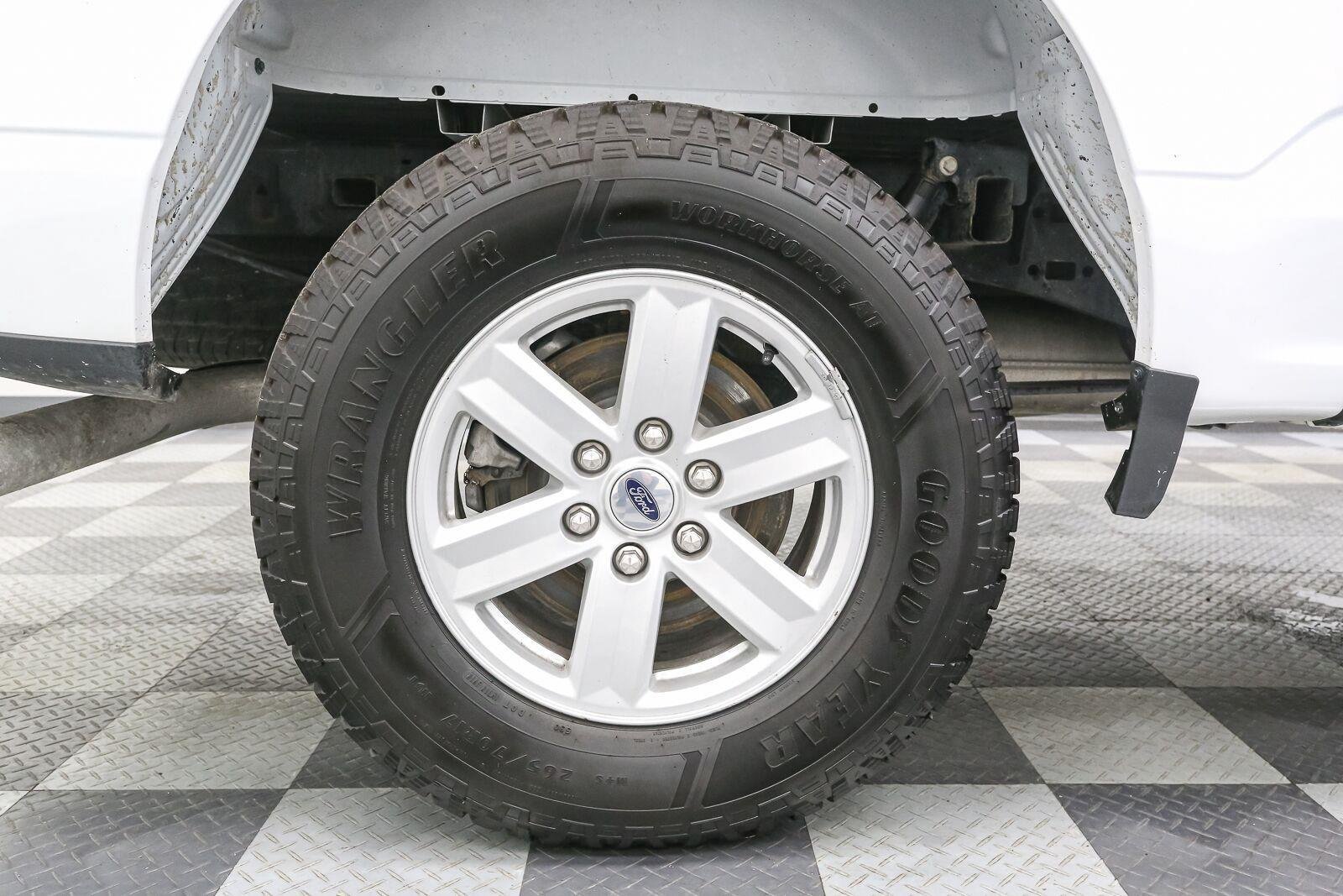 Used 2023 Oxford White Ford XLT image 15