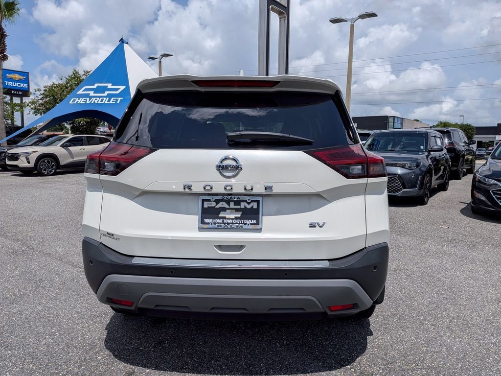 Used 2021 White Nissan SV image 4