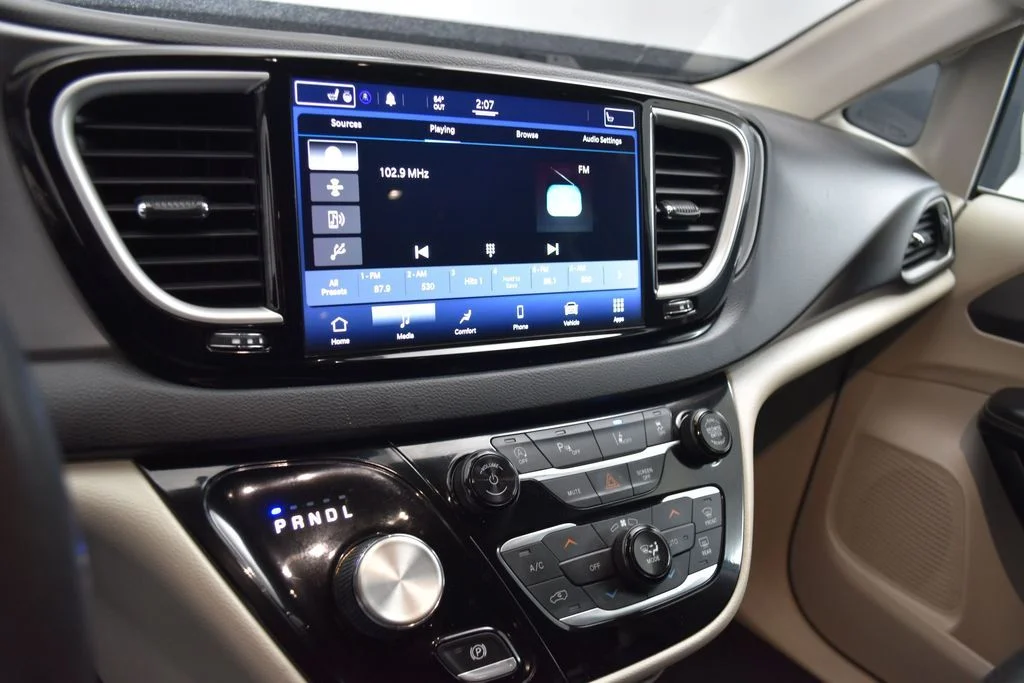 Used 2022 White Chrysler Touring L image 11