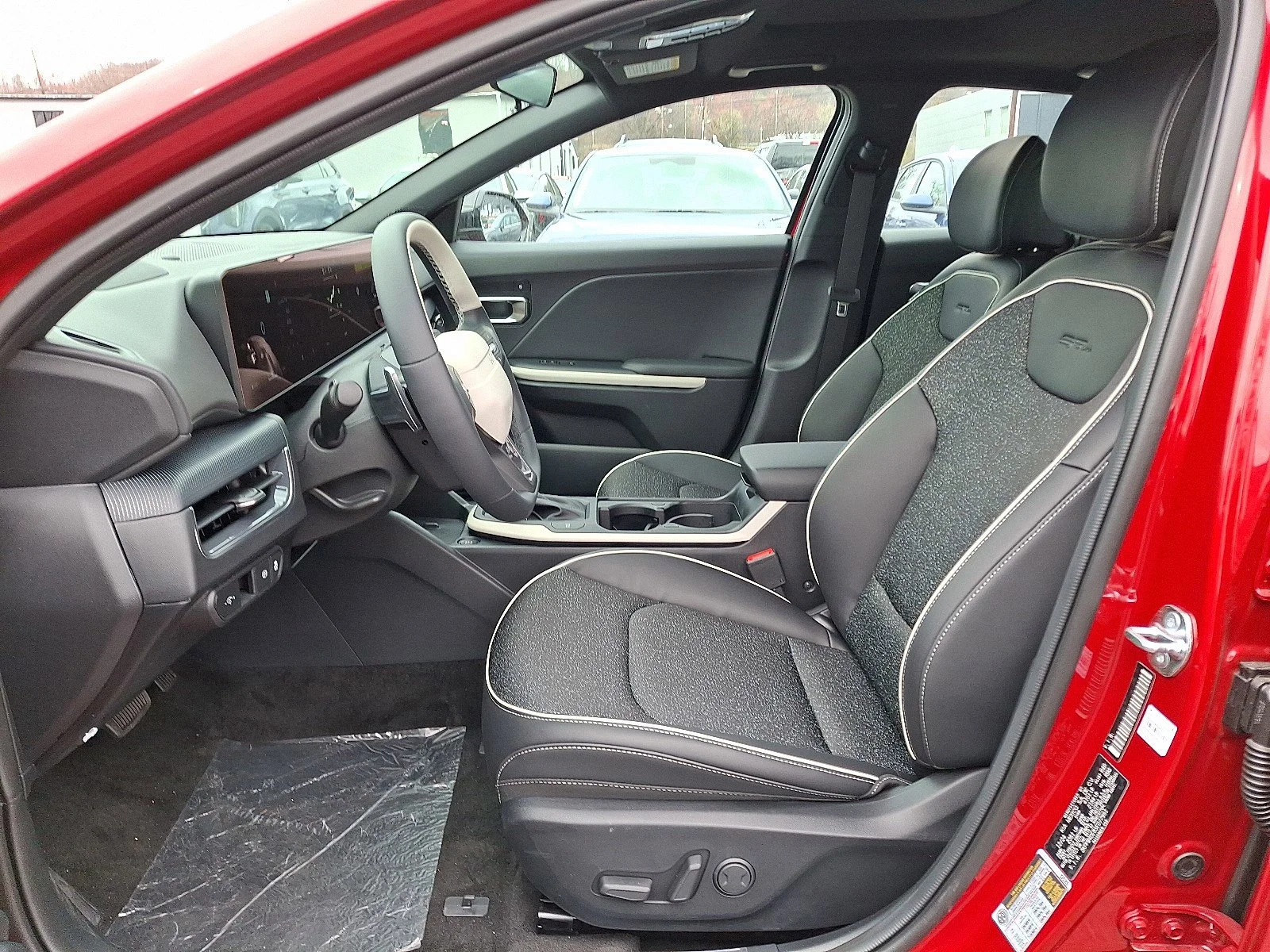 2025 Kia K4 GT-Line - Photo 9