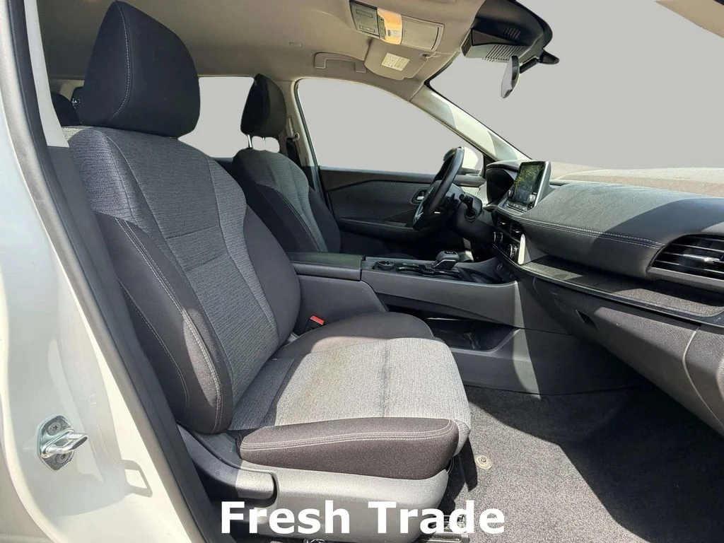 Used 2023 Pearl White Tricoat Nissan SV image 10