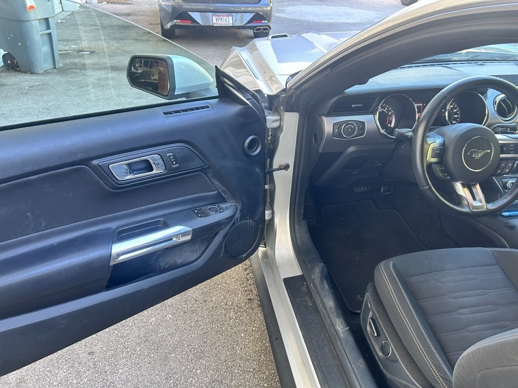 2017 Ford Mustang GT photo 4