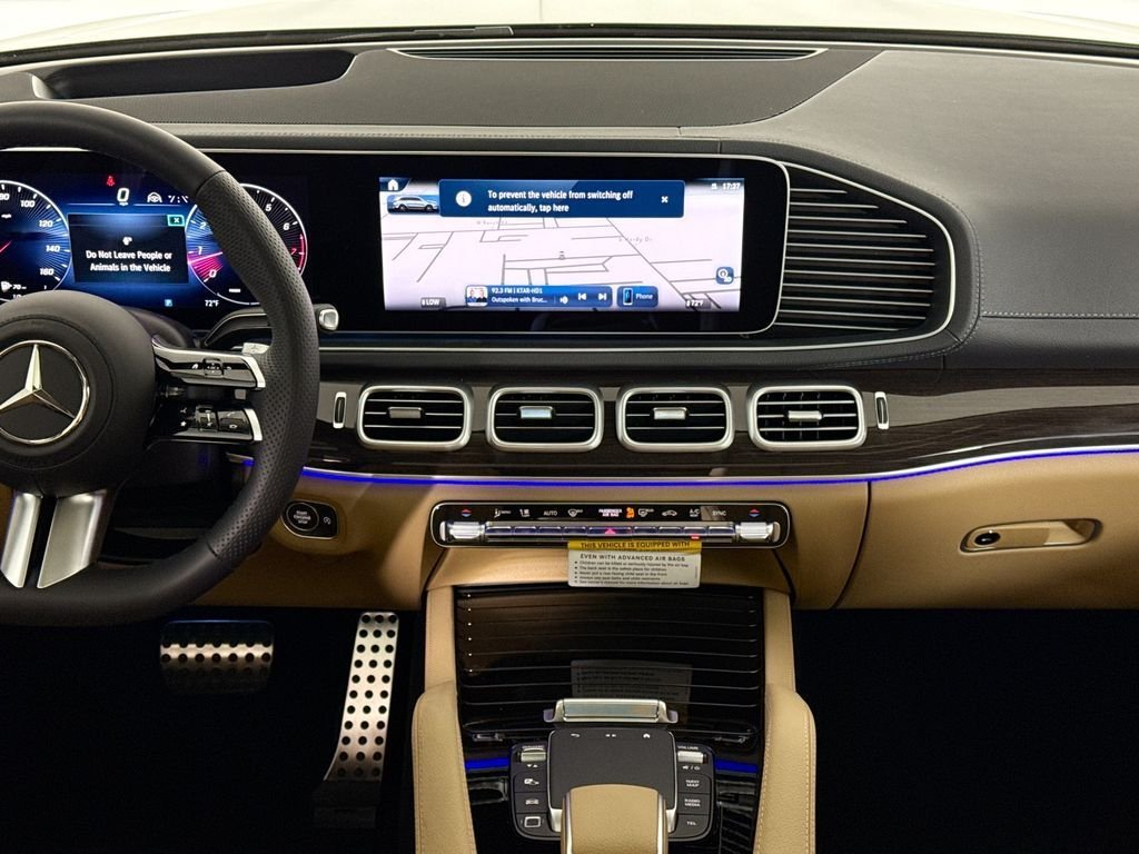 New 2026 MANUFAKTUR Ireland Mid Green Metallic Mercedes-Benz GLS 450 image 15