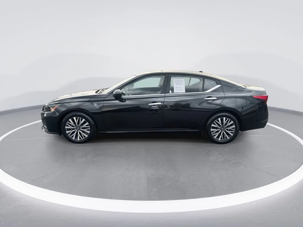 Used 2024 Black Nissan 2.5 SV image 5