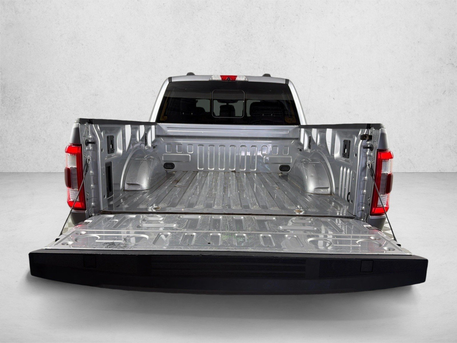 Used 2021 Iconic Silver Metallic Ford LARIAT image 19