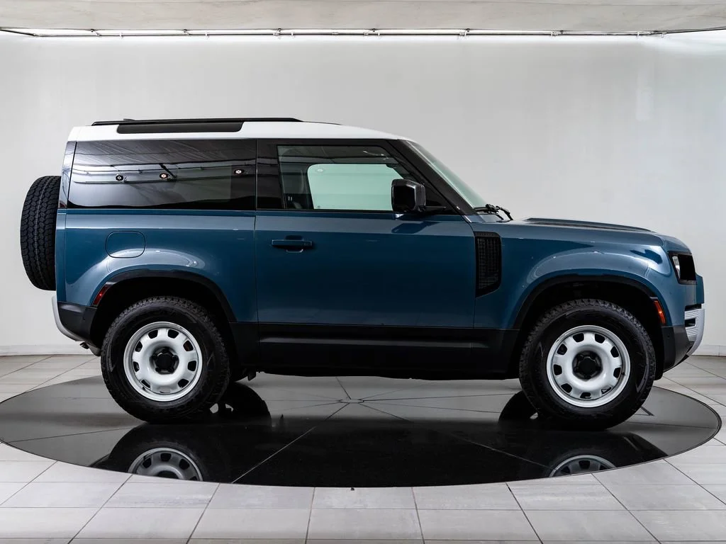 Used 2023 Tasman Blue Metallic Land Rover S image 11