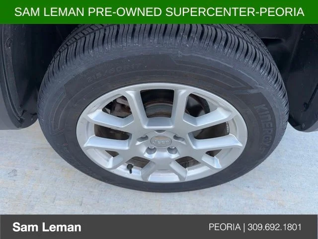 Used 2020 Black Jeep Latitude image 10